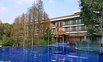 Baiyun Lakeside Hotel (Nanhu Tourism Center)