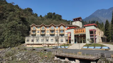 Heizhugou Midou Hotel in Ebian