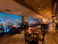 Pullman Bangkok Hotel G Отели рядом с достопримечательностью «Пирс Си-Пхрая»