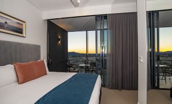 Hope Street Apartments by CLLIX