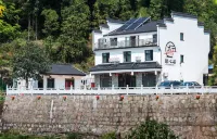 Yixinju Hostel - piscina