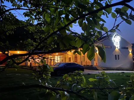 Danju Shanfang Guesthouse Отели рядом с достопримечательностью «Baiyang Lake»