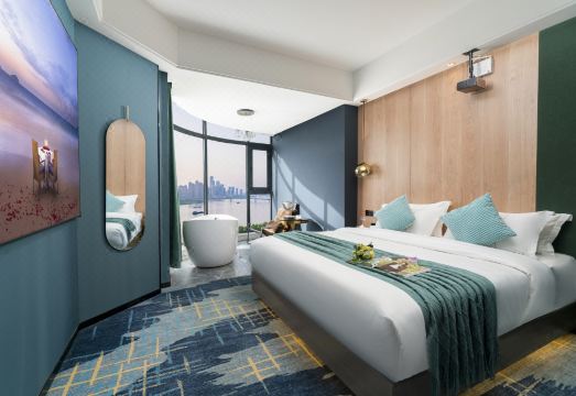 뤄비린 고공 강 전망 호텔에서 보이는 샹강 전망