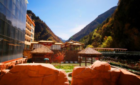 Bipenggou Century Hot Spring Hotel