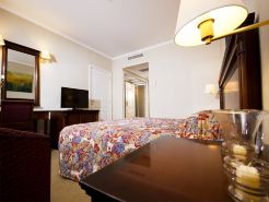 Naindo Park Hotel