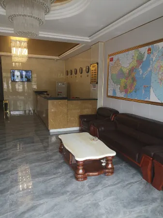 Ejina Grand American Hotel Отели рядом с достопримечательностью «Ceke Port International Cultural Tourism Area»