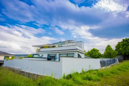 Yunqi Courtyard Hot Spring Inn Отели рядом с достопримечательностью «Beihai Wetland»
