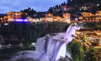 Floral Hotel Furong Town Yinhe Manor(Wangcun Waterfall Store)