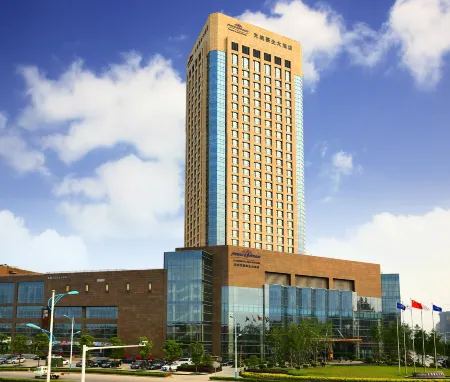 Howard Johnson Tianzhu Plaza Fuyang Отели рядом с достопримечательностью «Fuyang Technology Vocational School»