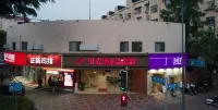 Shell Hotel (Shanghai Oriental Pearl & Century Avenue subway station) Hotel di Shanghai