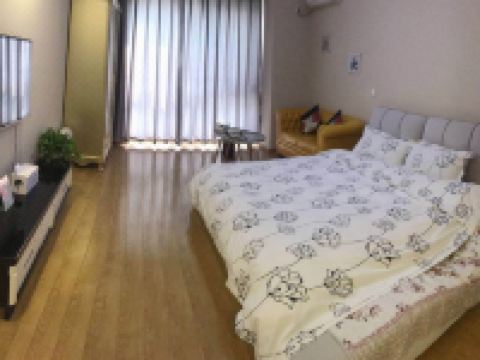 诚际公寓酒店(临沂鲁商中心店) - 诚际豪华大床房