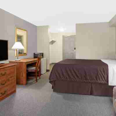 Super 8 by Wyndham Sault Ste Marie on Rooms