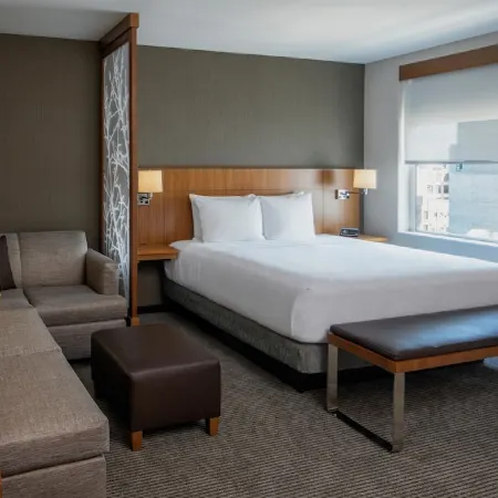 Hyatt Place Long Island/New York City Отели рядом с достопримечательностью «Станция метро Queens Plaza»