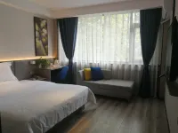 7Days Inn chain hotel (Zhumadian Railway Station)