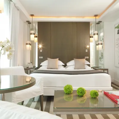 โรงแรมเลออา โรงแรมใกล้ฌ็องเซลิเซ่