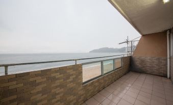 3. 시 뷰 홀리데이..