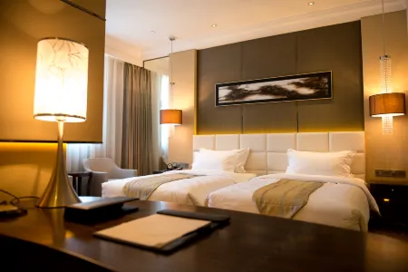 Central Hotel Отели рядом с достопримечательностью «Northeastern University at Qinhuangdao (East Gate 1)»