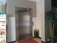 Qujing Ruixin Business Hotel - Bintang 2