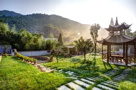 the Yard of the Sky Отели рядом с достопримечательностью «Yu Village Cultural Market»