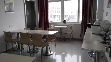 Shankee Hotel (Sihong Shuanggou Town East Street) Отели рядом с достопримечательностью «Chenyi Memorial Hall»