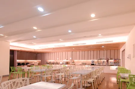 Kiwi Express Hotel Отели рядом со станцией Железнодорожная станция Каошун