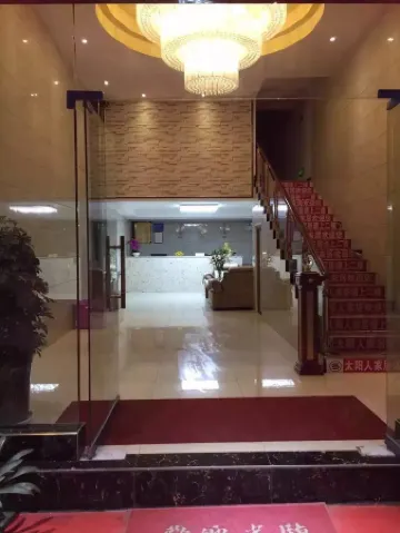 Sizhou Hotel along the river