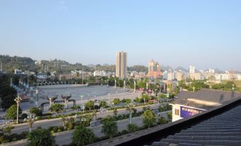 Zhenfeng Hotel