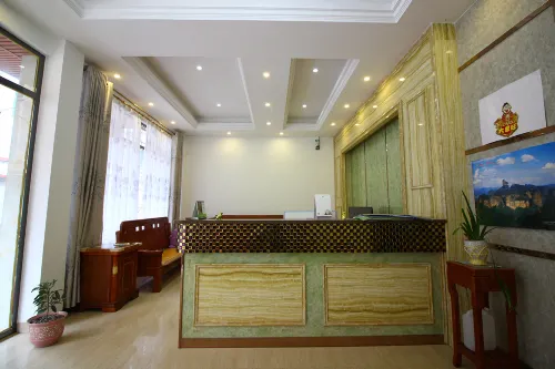 Danxia Mountain Twinkling Window Inn (Danxia Mountain Tourist Attraction Branch) - parking