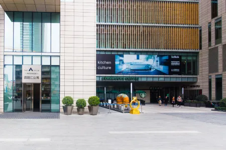 The Atrium Weige Luxury Apartment Отели рядом с достопримечательностью «FilNESS STUDio BANANA»