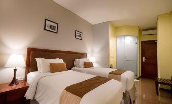 Kutabex Beachfront Hotel