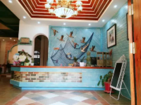 Luoping Huaying Image Theme Inn