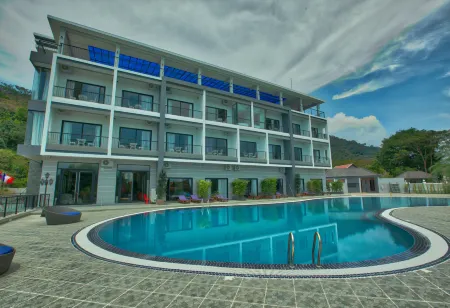 Kep Bay Hotel & Resort Отели рядом с достопримечательностью «Krung Kep Blue Swimmer Crab Statue»