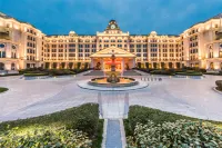 Grand Palace Resort Hotel dekat Jiaxing Chen Gelao House