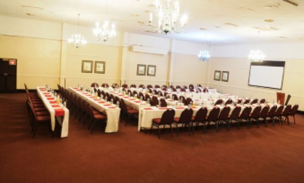 Cresta Jameson Hotel