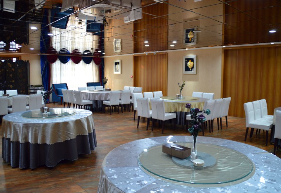 Shente Building Hotel Harbin Over view