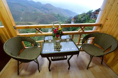 Longji Terrace Jinkeng Homestay (Qianshang Tiantiguan Attraction,Tiantouzhai Parking Lot)