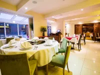 The Park City Grand Plaza Kensington Hotel Hotels near Kensington