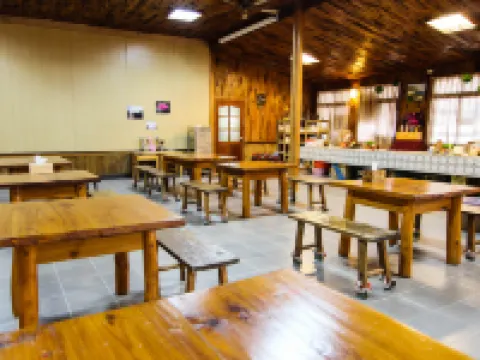 Alishan Sunrise B&B Hotels in Chiayi County