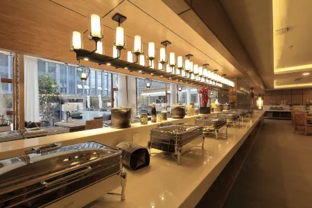 SilkTree Hotel Отели рядом с достопримечательностью «Kunming University of Arts and Sciences (Longquan Campus)»