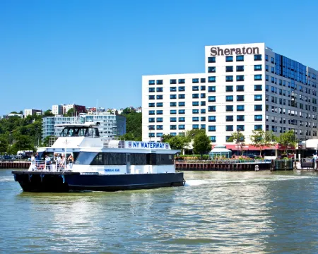 โรงแรมเชอราตัน ลินคอล์นฮาร์เบอร์ โรงแรมในวีฮอว์เคน