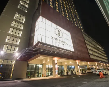 เดอะไพน์ส มะละกา โรงแรมในมะละกา