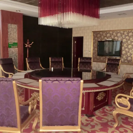 Linyi Yinbaisheng Hotel