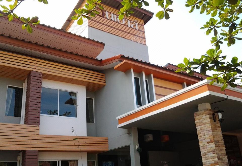 Winhouse Hotel - Housity
