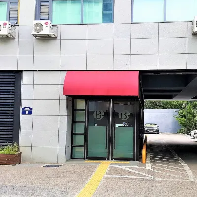 Hotel Bridge Hotel dekat Stadion Mokdong