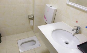 Honghu Guangyuan Business Hotel