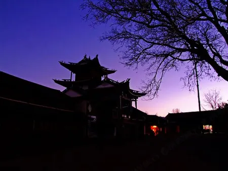 Shaxi Guzongma Hostel Отели рядом с достопримечательностью «Nanguzong Alley»