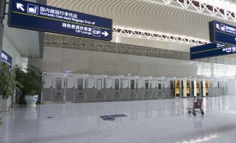 Sleeping in Airport (Hefei Xinqiao International Airport)