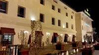 Kunlun International Hotel (Renqiu Huabei Youtian) - Bãi đậu xe