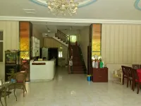 Luren Hostel - parking