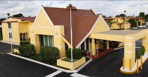 The Hollywood Gateway Inn